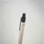 Bolígrafo cartón leche reciclado negro detalle