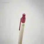 Bolígrafo cartón leche reciclado rojo detalle